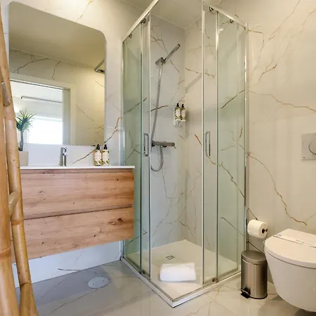 Luxury Style 5 With Ac Downtown Near Metro 아파트 *